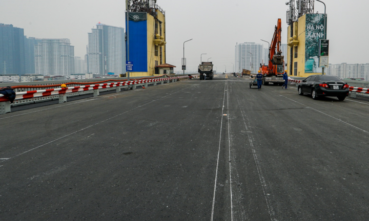 Cầu Thăng Long gấp rút hoàn thiện công đoạn cuối, sẵn sàng thông xe từ 7/1