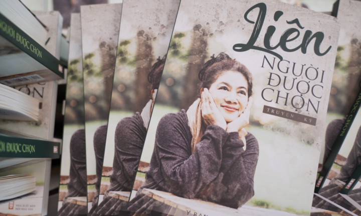 Ra mắt sách 'Liên – Người được chọn'