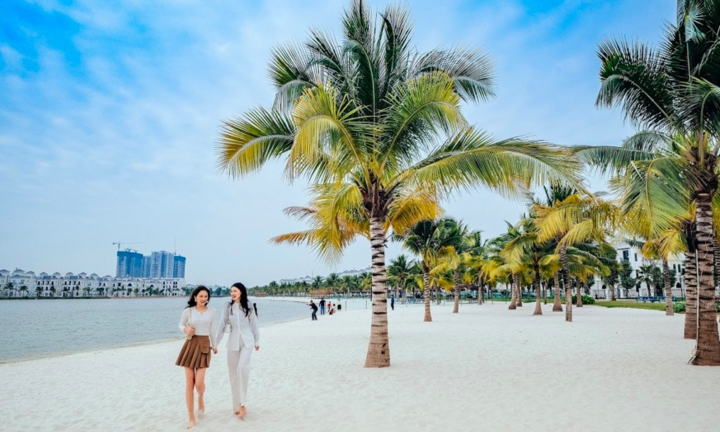 Trải nghiệm mùa đông đầu tiên tại 'Thành phố biển hồ' giữa lòng Hà Nội