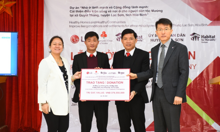 LG xây mới và sửa chữa nhà ở cho các gia đình dân tộc Mường tại Hòa Bình