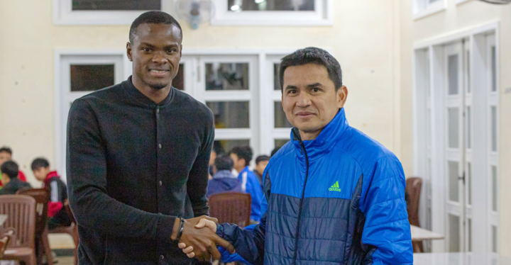 HLV Kiatisak đón tiền đạo Brazil đến HAGL