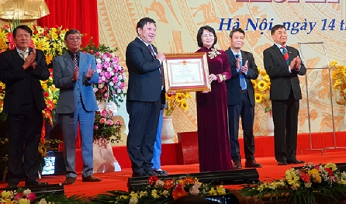 Nhà hát Ca múa nhạc VN nhận danh hiệu Anh hùng Lao động thời kỳ đổi mới