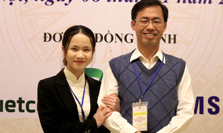 Người truyền lửa 'đặc biệt' cho nữ sinh duy nhất nhận Huân chương Lao động