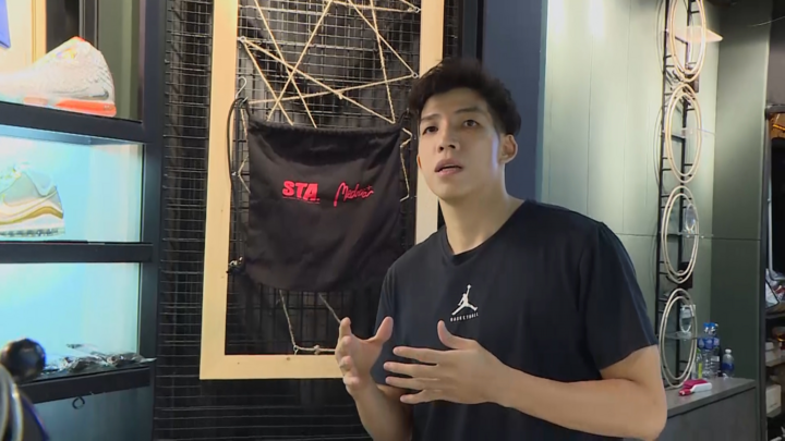 Hết mùa giải, cầu thủ Thang Long Warriors mở tiệm giày ở phố cổ Hà Nội