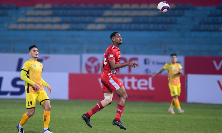 Đương kim vô địch Viettel bại trận, V-League ngập bất ngờ vòng khai màn