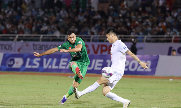 Công Phượng bỏ lỡ cơ hội, HAGL của HLV Kiatisak thua trận mở màn 