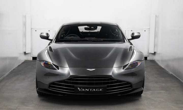 Mẫu lưới tản nhiệt mới của Aston Martin Vantage