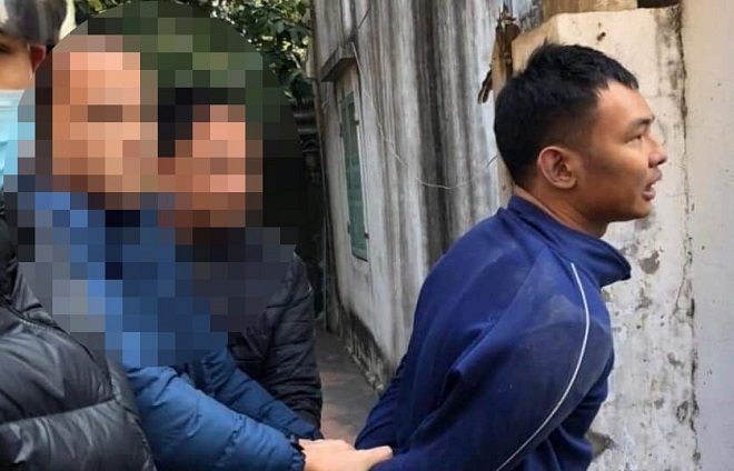 Nam thanh niên cầm dao khống chế nhân viên, đập vỡ kính tiệm vàng ở Hải Phòng