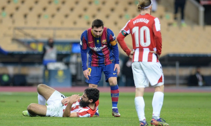 Messi bị cấm đá 2 trận sau hành vi phi thể thao