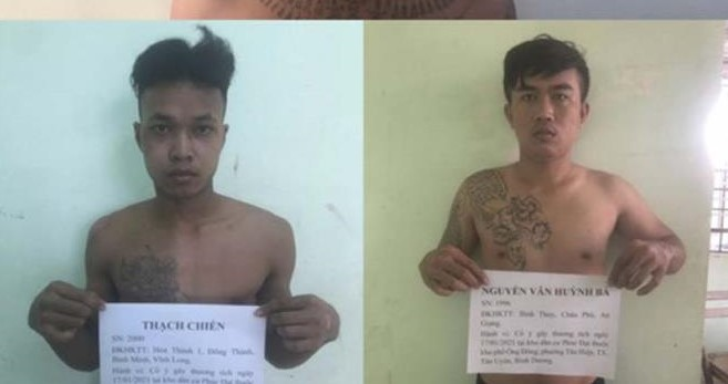 Bực tức vì đăng kí bài hát phải chờ lâu, nhóm thanh niên chém luôn chủ quán