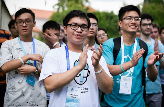 Nam sinh giành cú đúp huy chương vàng Hóa quốc tế tham dự Đại hội Đảng khoá XIII