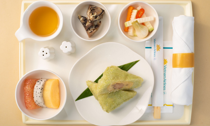 Vietnam Airlines mang hương vị Tết cổ truyền lên những chuyến bay
