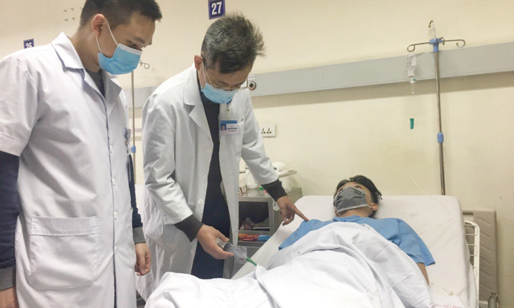 Chơi bóng chuyền, nam thanh niên 16 tuổi vỡ tinh hoàn