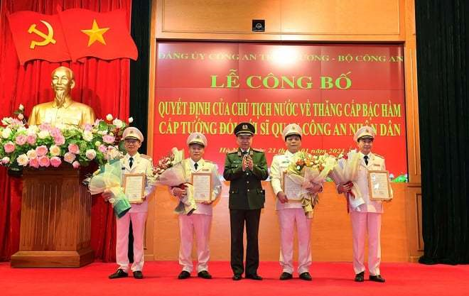 Thứ trưởng Bộ Công an được thăng hàm Trung tướng