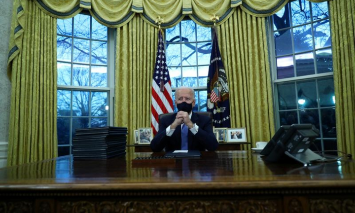 'Quà' chia tay của Trump dành cho Biden: Đúng người, đúng thời điểm