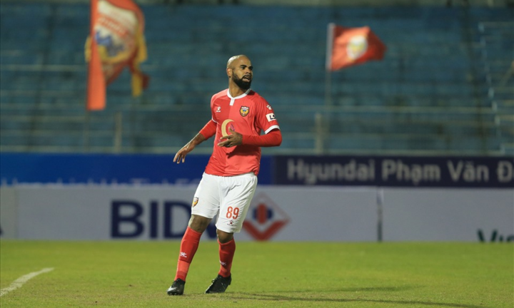 CLB Hà Tĩnh chia tay tiền đạo sút hỏng 2 quả phạt đền trong 1 hiệp đấu