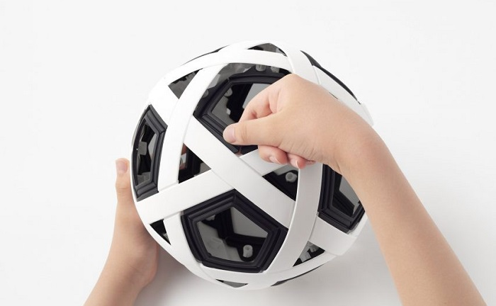 Nhật Bản chế tạo quả bóng đá không cần bơm, không bao giờ xì hơi