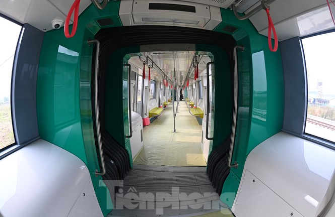 Ngắm nội thất hiện đại của tàu tuyến metro Nhổn - ga Hà Nội