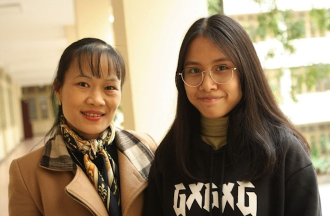 Người mẹ đặc biệt của nữ sinh đoạt giải Olympic nhận bằng khen Bộ trưởng GD&ĐT