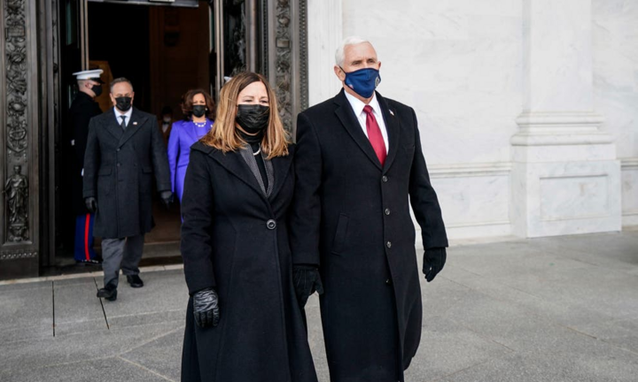 Cựu Phó Tổng thống Mỹ Mike Pence phải ở nhờ