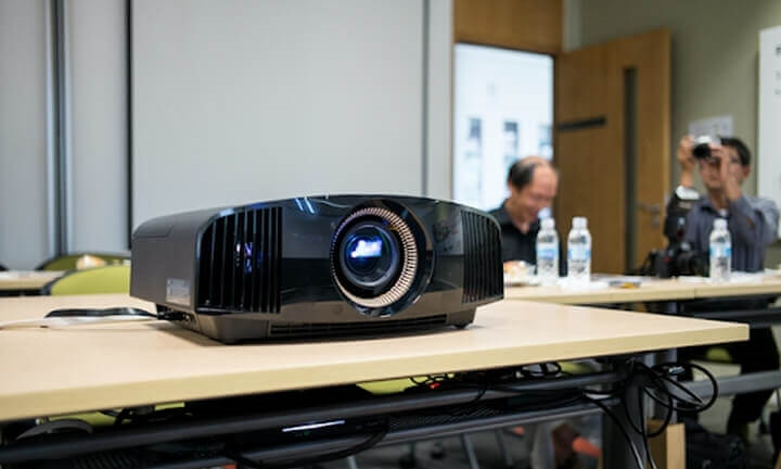 Những lý do mà bạn nên chọn mua máy chiếu tại LOGICO