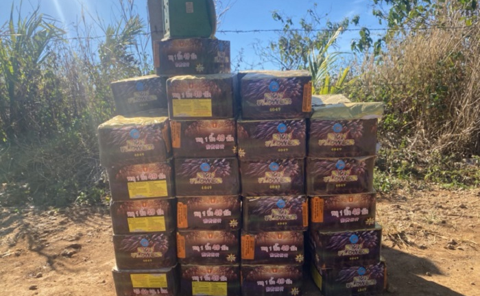 Công an và quản lý thị trường mật phục, bắt giữ hơn 80kg pháo nổ