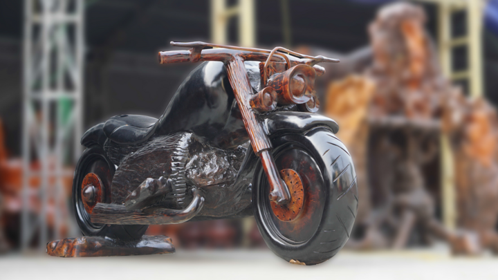 Video: Mô hình xe Harley Davidson bằng gỗ sao nặng gần 1 tấn ở TP.HCM