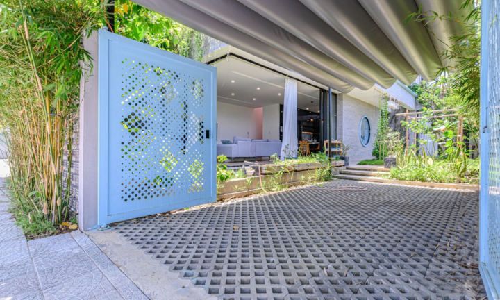 Ngôi nhà mộc nhiều cây xanh của gia đình trẻ