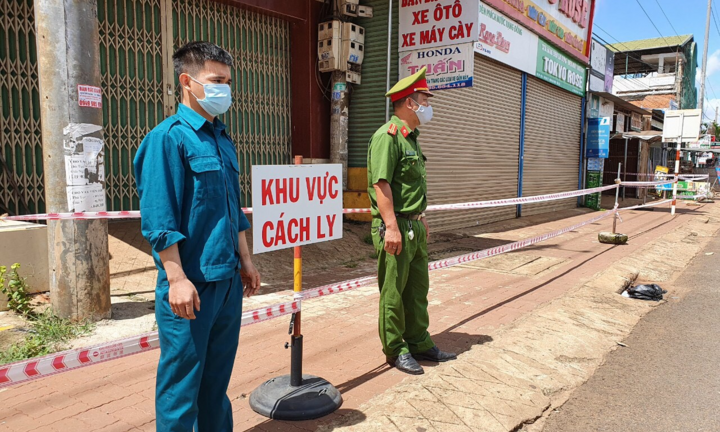Đang chờ lấy mẫu xét nghiệm SARS-CoV-2, nam thanh niên bỏ trốn đi thăm người yêu