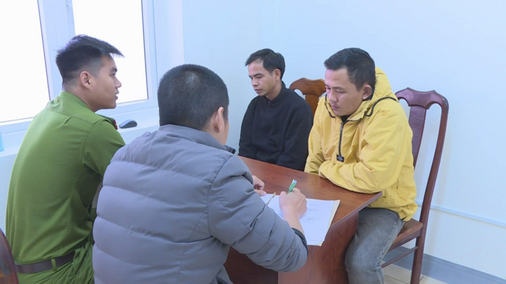 Bắt nhóm núp bóng tiệm cầm đồ, cho vay lãi suất 'cắt cổ'