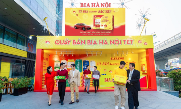 Thấy Bia Hà Nội là thấy Tết - Vị bia làm nên sắc Tết