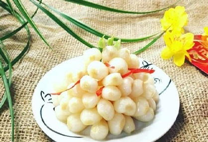 Món ngon ngày Tết: Cách làm hành muối trắng giòn 