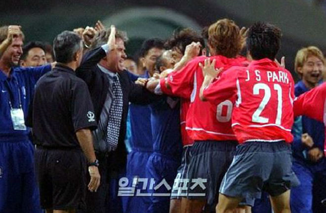 Danh thủ Hàn Quốc khiến Hiddink giận dỗi vì HLV Park Hang Seo ở World Cup 2002