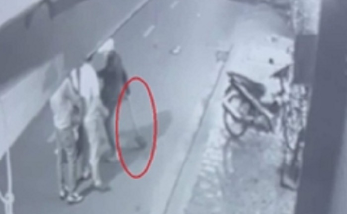 Gã trai vác xẻng đánh phụ nữ: Hành xử côn đồ sau đụng xe đã thành vấn nạn