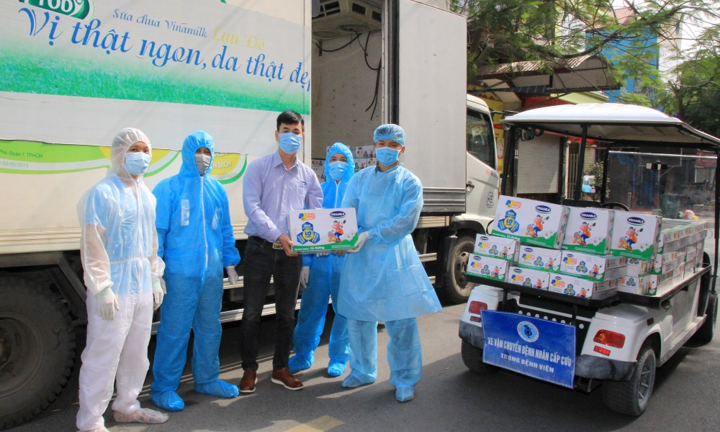 Vinamilk hỗ trợ 45.000 hộp sữa cho hơn 800 trẻ em đang cách ly 