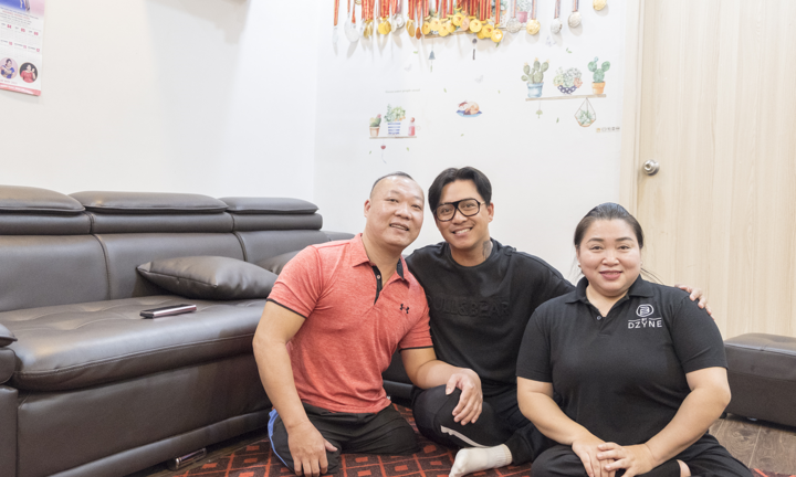 Tuấn Hưng tặng nhà cho vợ chồng vận động viên khuyết tật