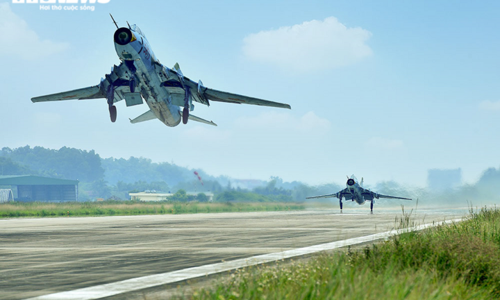 Chiêm ngưỡng 'đôi cánh ma thuật' Su-22M4 xuất kích ngày Xuân