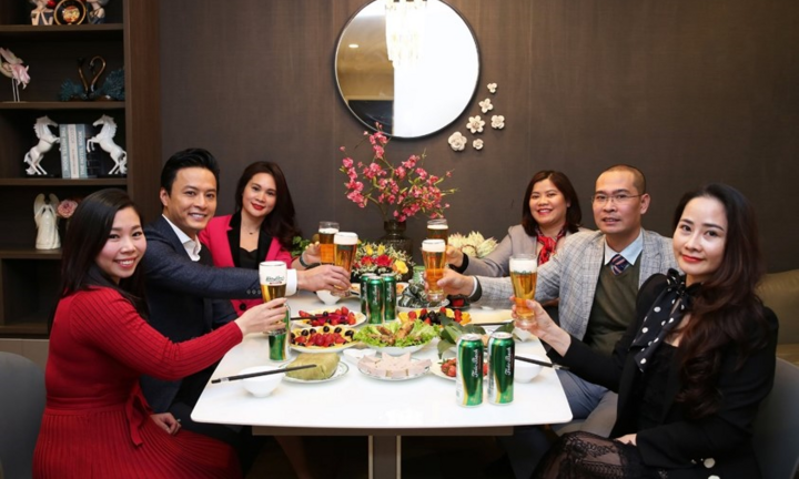 Ngày cuối năm của Sao Việt: Ấm áp tình thân, mở lối tâm giao, kết nối cảm xúc