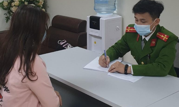 Giám đốc tặng bạn pháo hoa nổ làm quà Tết