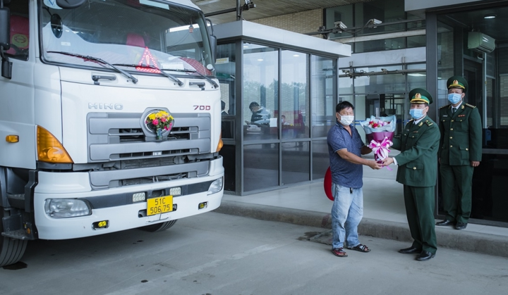 Xuất khẩu 160 tấn thanh long 'xông đất' cửa khẩu Lào Cai ngày mùng 1 Tết