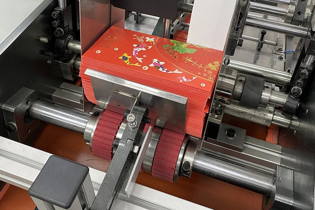 COVID-19 hoành hành, lì xì trực tuyến lên ngôi