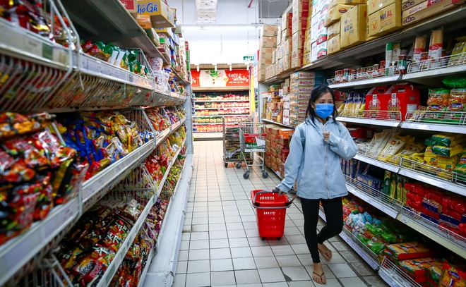 Siêu thị và trung tâm thương mại vắng vẻ ngày mùng 2 Tết ở TP.HCM