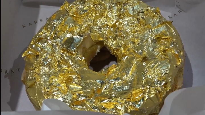 Video: Bánh dát vàng 24K ở Thái Lan mỗi ngày chỉ bán 10 chiếc