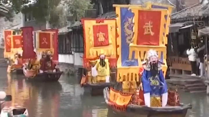 Video: Lễ rước Thần tài trên sông ở Trung Quốc