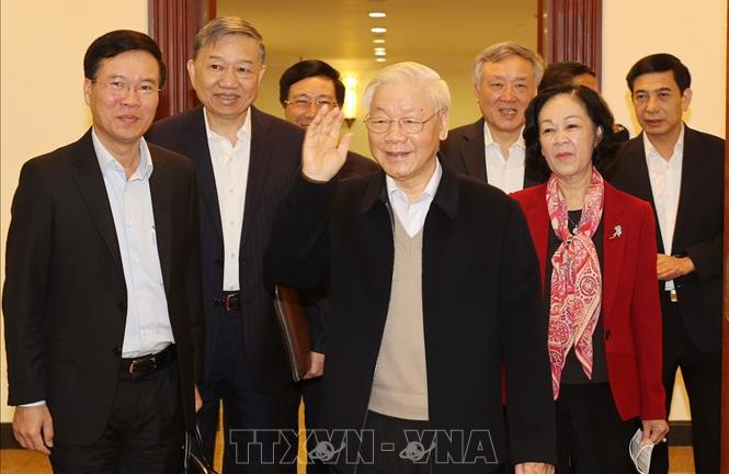 Bộ Chính trị, Ban Bí thư khóa XIII họp phiên đầu tiên