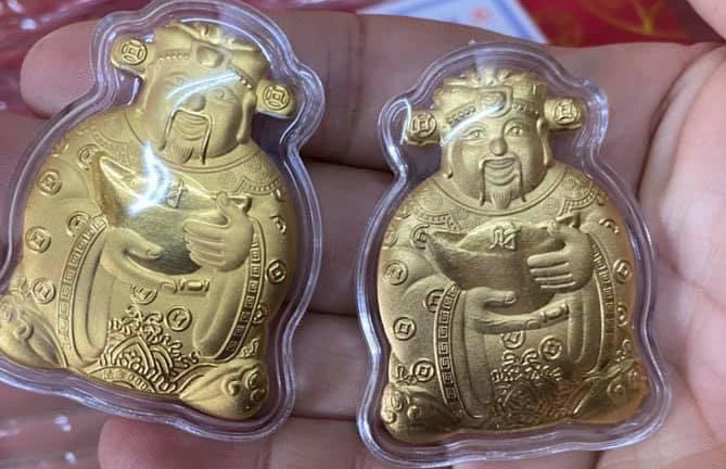 Tràn lan vật phẩm cầu may ngày vía Thần Tài giá siêu rẻ
