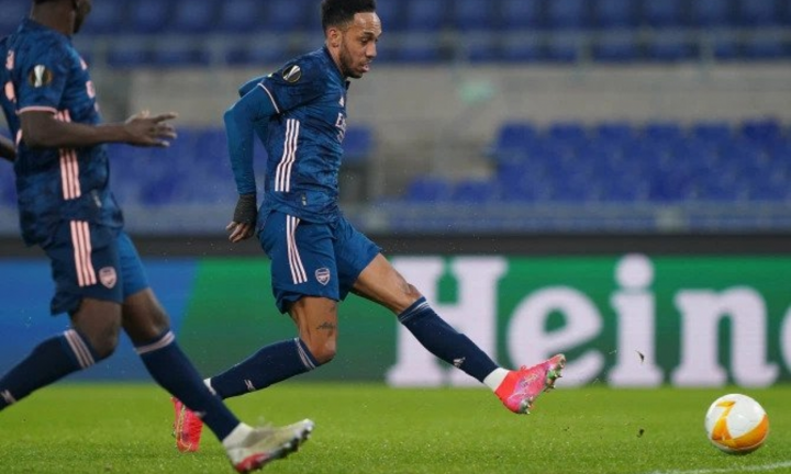 Aubameyang hỏng ăn khó tin, Arsenal bị Benfica cầm hòa