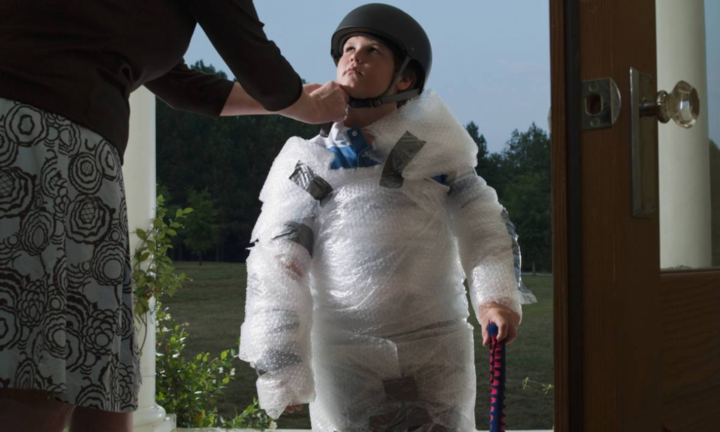 6 dấu hiệu chứng tỏ bạn đang bảo bọc con quá mức