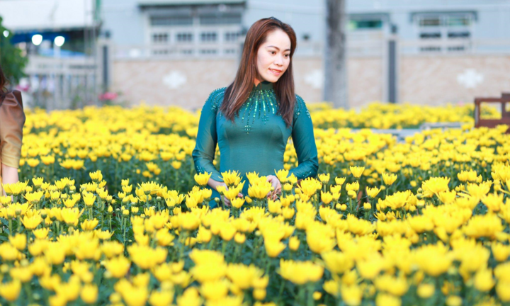 Áo Dài Mẫu Mẫu: Sự dung hòa hoàn hảo của truyền thống và hiện đại