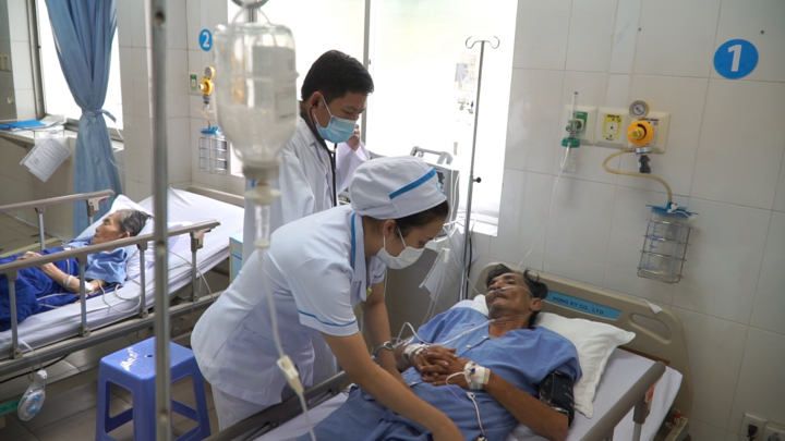 Video: Sức khỏe hiện tại của diễn viên Thương Tín thế nào? 